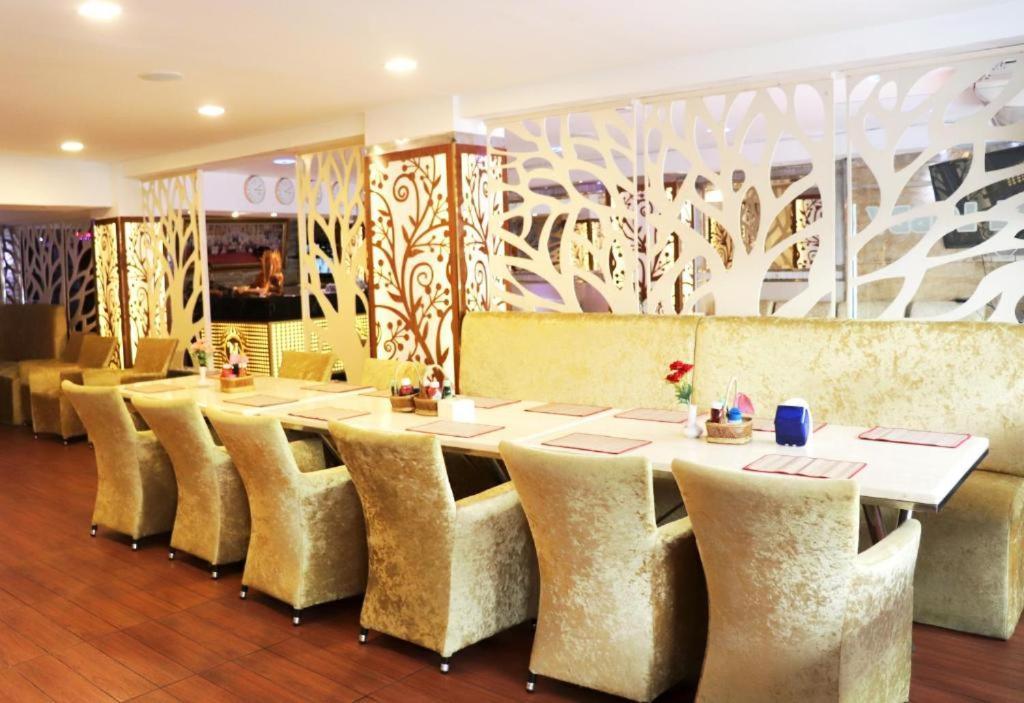 Abunawas Merry Inn At Walking Street Pattaya Eksteriør bilde