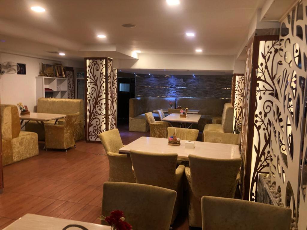 Abunawas Merry Inn At Walking Street Pattaya Eksteriør bilde